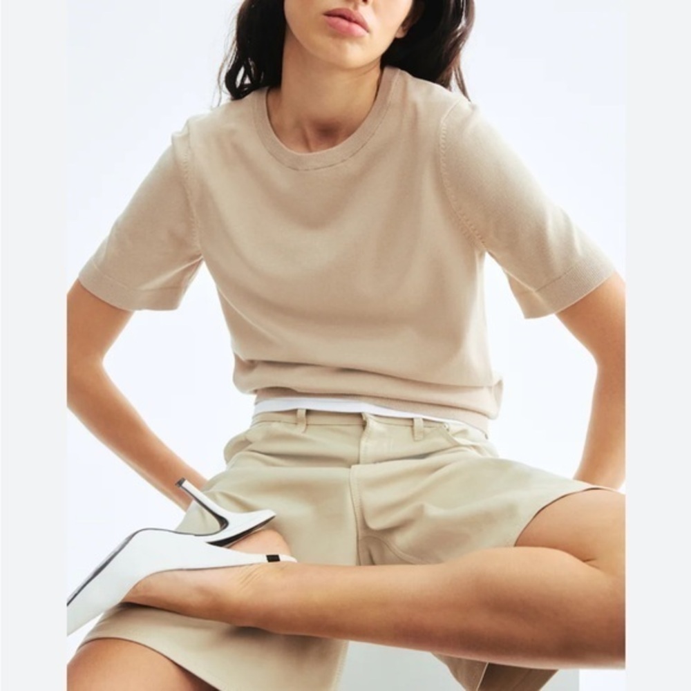 H&M Beige Crewneck Knit Short Sleeve Top Size Medium